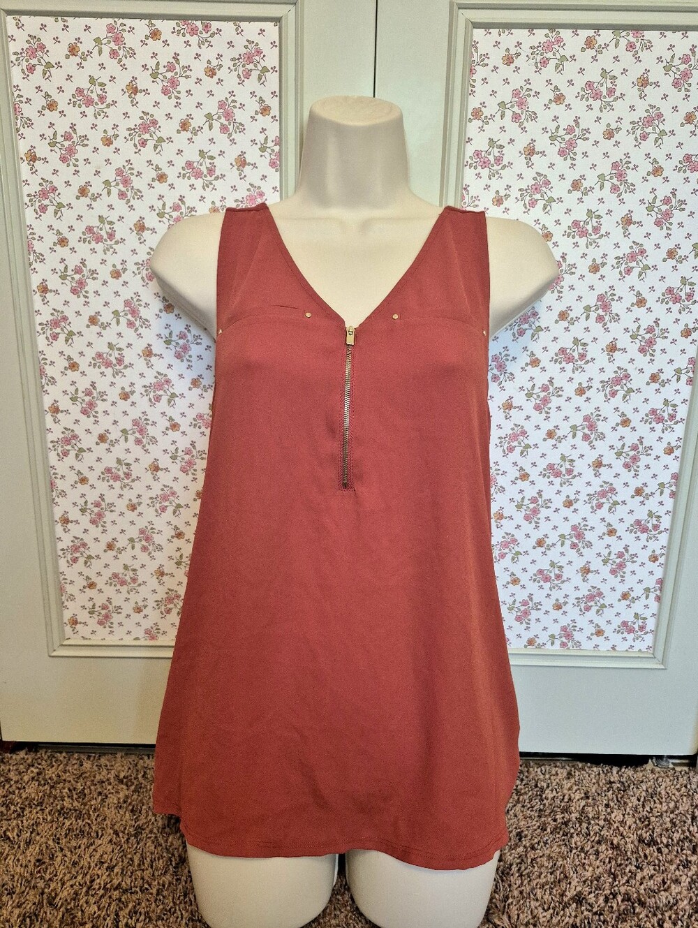 Express Sleeveless V-Neck Zip Front Tank Top - Rust Size M